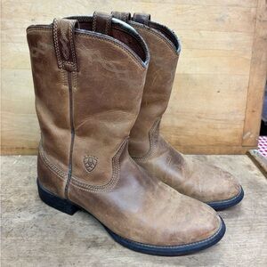 Women’s vintage Ariat roper cowboy boots Size 10B